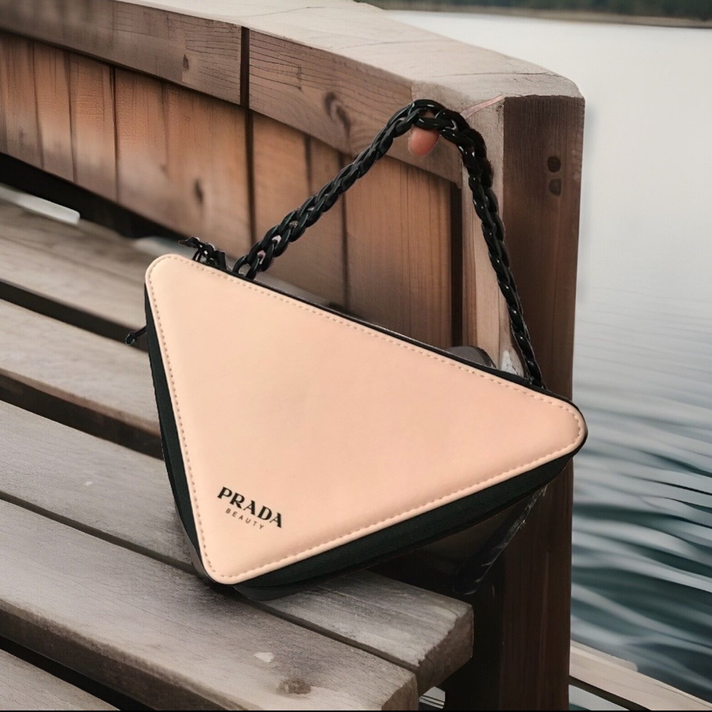 Prada - Picture 8 of 10